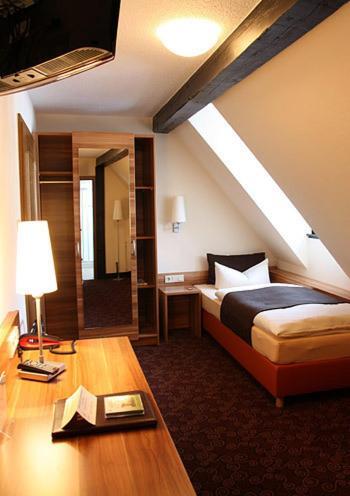 Hotel Goldener Hirsch Suhl Room photo